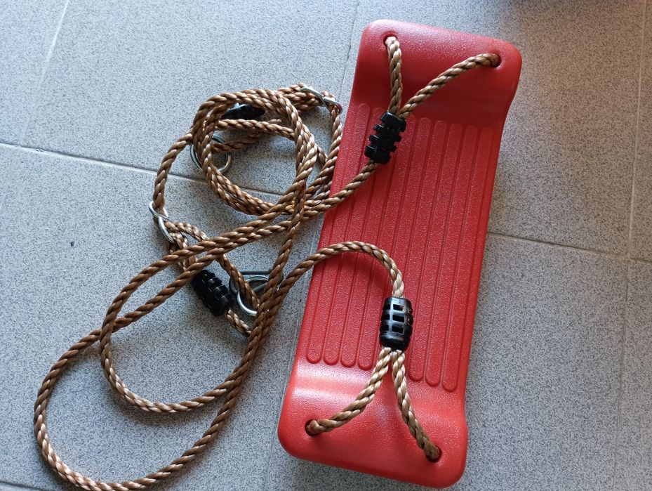 Baloiço de suspensão, quintal ou jardim.