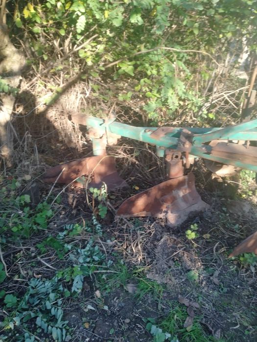 Продаю плуг трьох корпусний