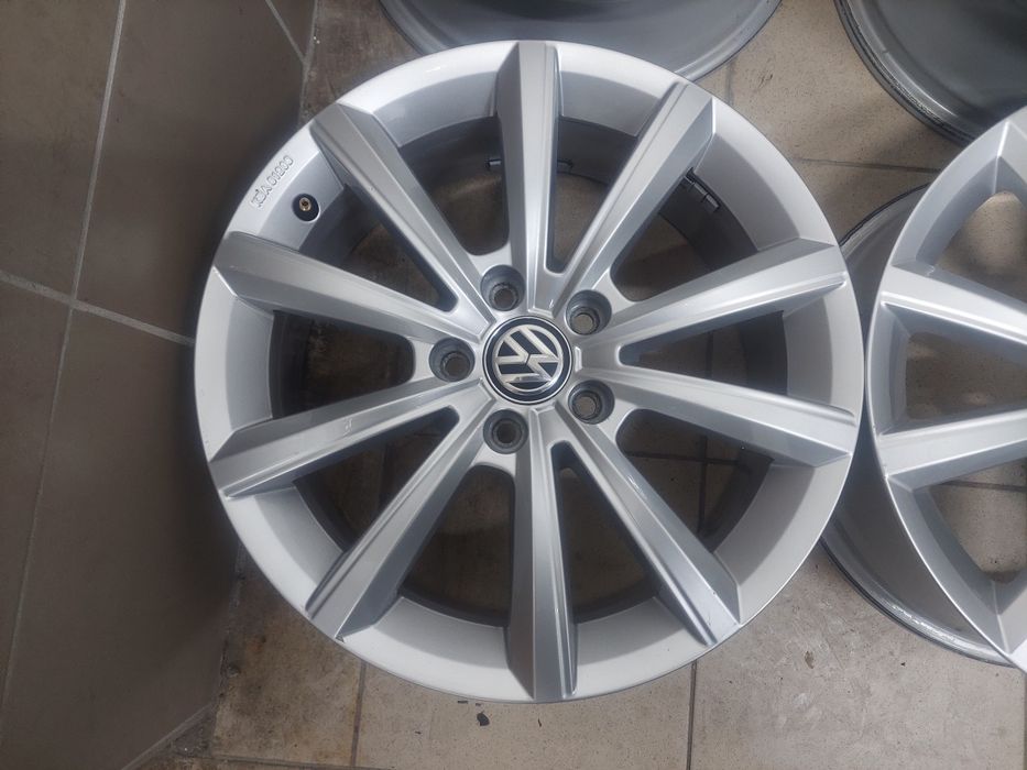 Оригінальні легкосплавні диски Volkswagen Passat Tiguan R17 5×112