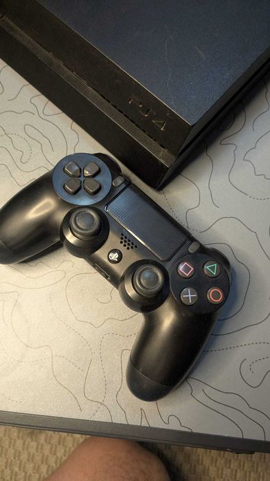 Vendo Ps4 Com 1 Comando E Garantia De 2 Anos + Cabo Hdmi E Cabo Carregar Comando