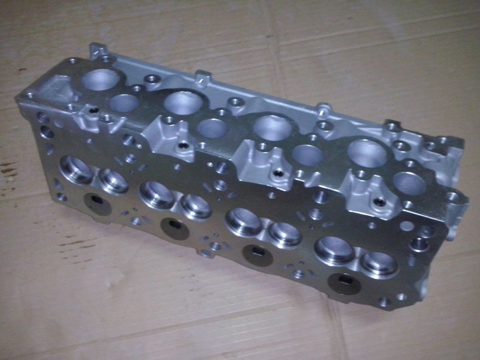Cabeça de motor Suzuki Grand Vitara 2.0 td Mazda RF ( NOVA )