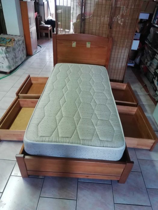 Cama Individual com  Gavetas