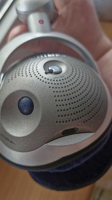 Bezprzewodowe słuchawki Philips ze stacją,  model  SBC HC 8652/8655