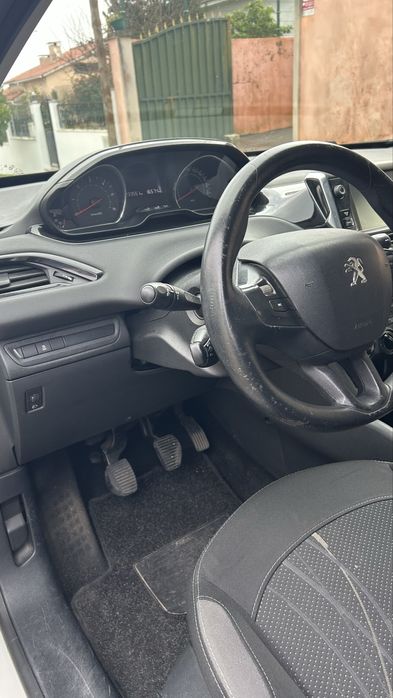 Peugeot 208 de 4 lugares