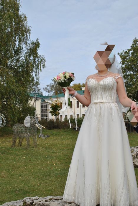 Продам весільну сукню