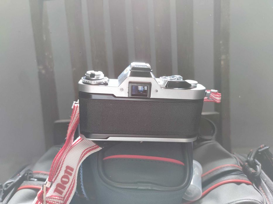 máquina fotográfica Canon aAV-1 analógica + objetiva