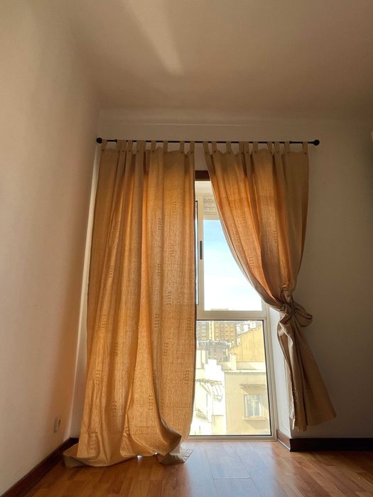 2 Cortinados Castanho-claros (semi-opacos) -240 x 140 cm (cada)