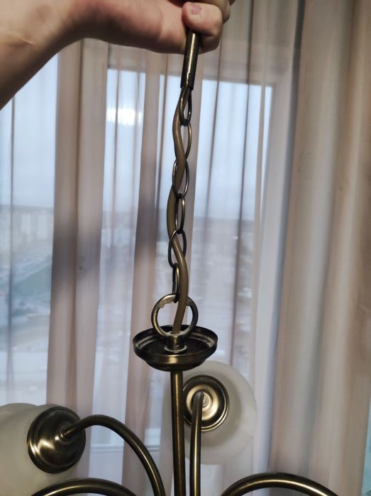 Продам люстру в кімнату