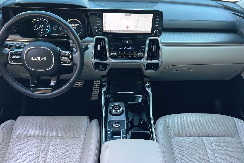 Kia Sorento Plug-In Hybrid SX      2022