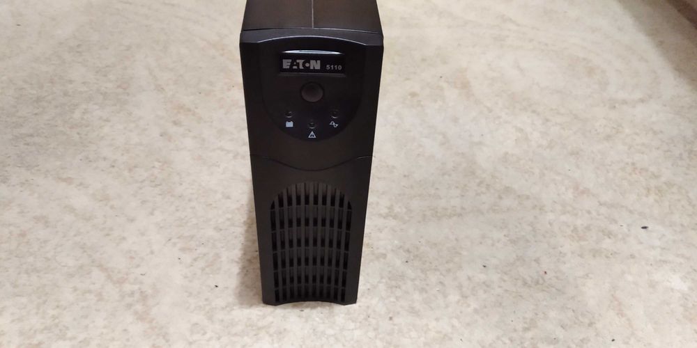 ИБП бесперебойник Eaton Powerware 5110 1000VA