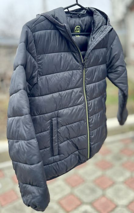 Продам весняну куртку на хлопчика 134 р