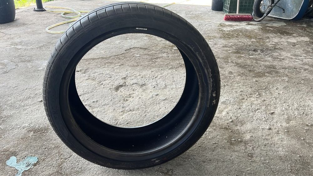 2 Pneus 235/40ZR19