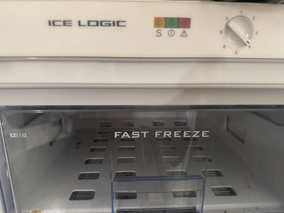 Морозильна камера 1,63 м Snaigė F 27SM Ice Logic