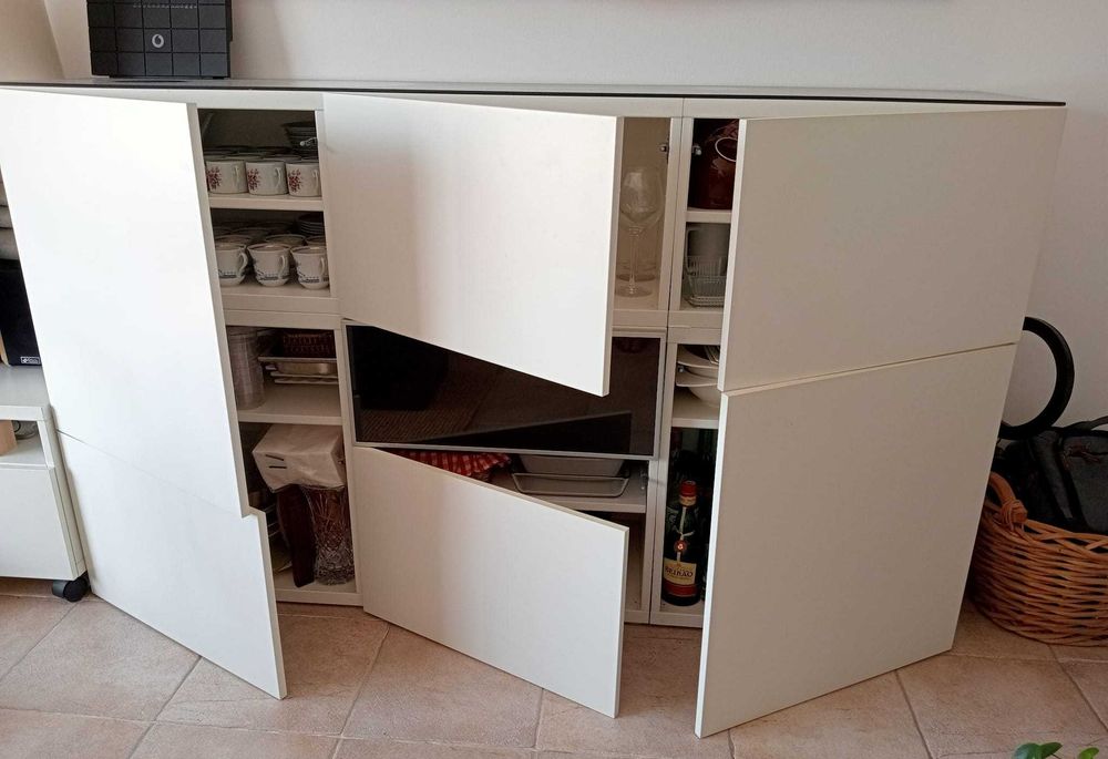 Aparador de sala IKEA modelo BESTA