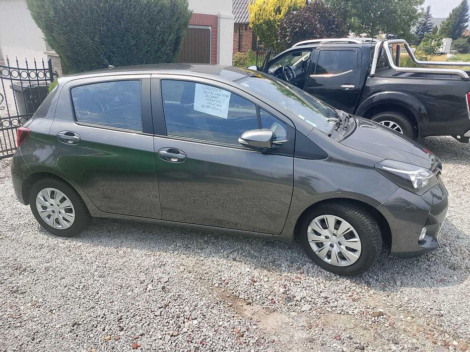 Toyota Yaris 2017r. 1.5 hybryda automat 116tys/km