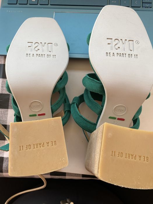 Sandalias DYSF novas