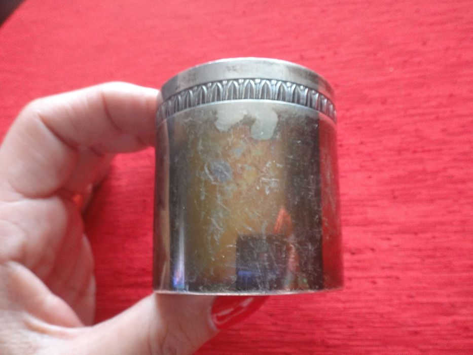 Srebrna   filiżanka