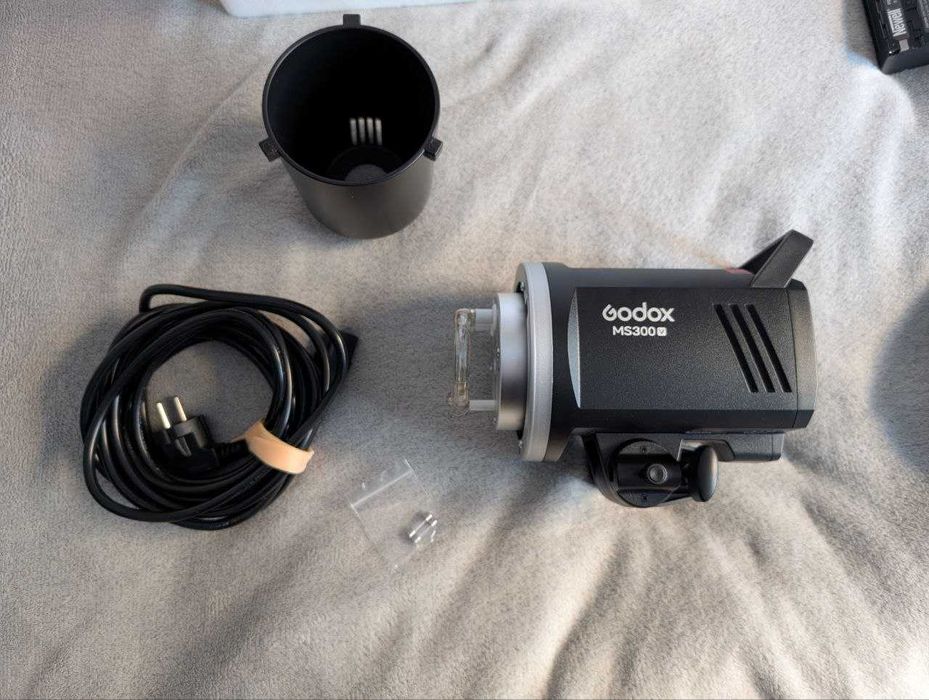Студійний спалах Godox MS300