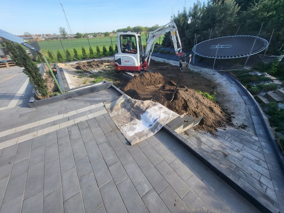 Roboty ziemne wykopy koparka transport minikoparka