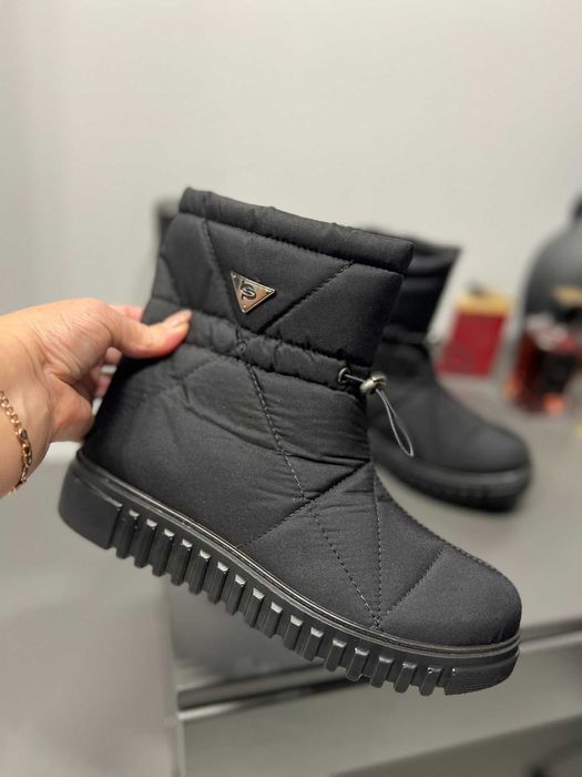 Женские зимние сапоги дутики очень теплые , непромокаемые