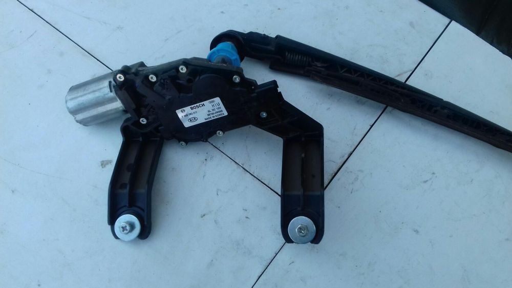 Киа спортейдж (2010-2016)задний осчеститель стекла