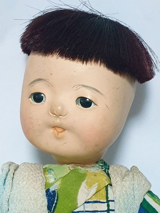 Amoroso antigo boneco japonês Ichimatsu com olhos em vidro