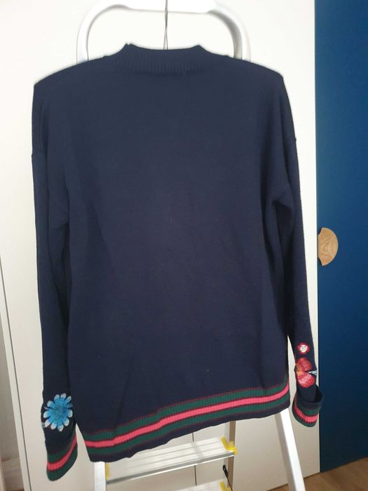 Sweter granatowy Esprit, rozm XS, z haftem kwiatów