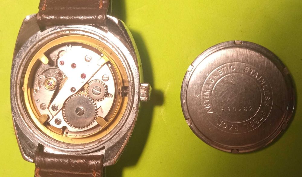 Relógio da marca Yema