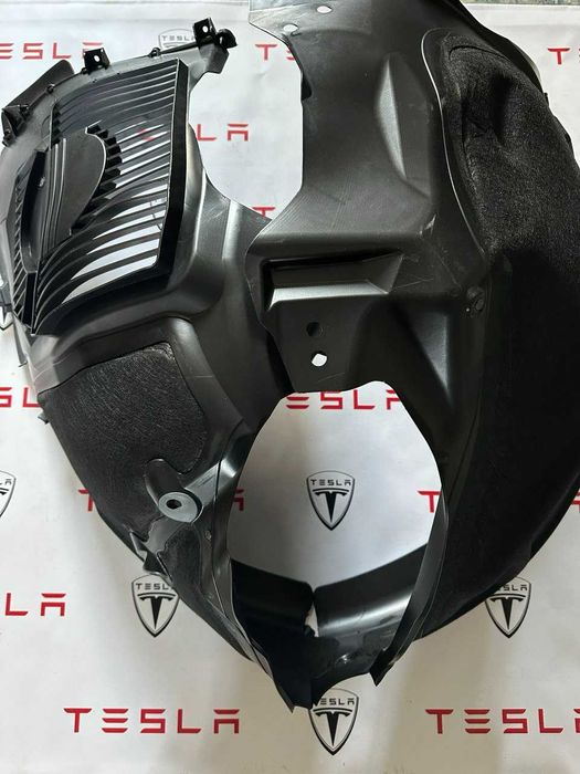 Підкрилок крила передній RH/LH Tesla model S 2016-2021