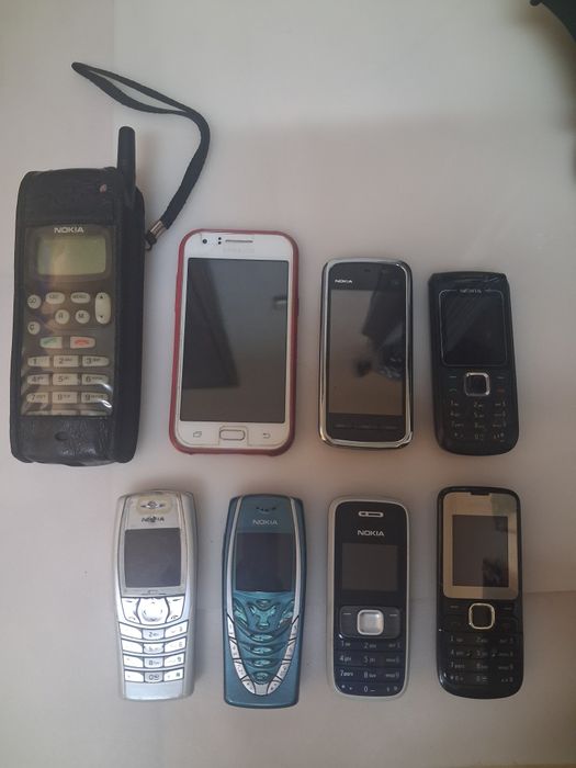 Conjunto de 8 Antigos Telemóveis de Colecção