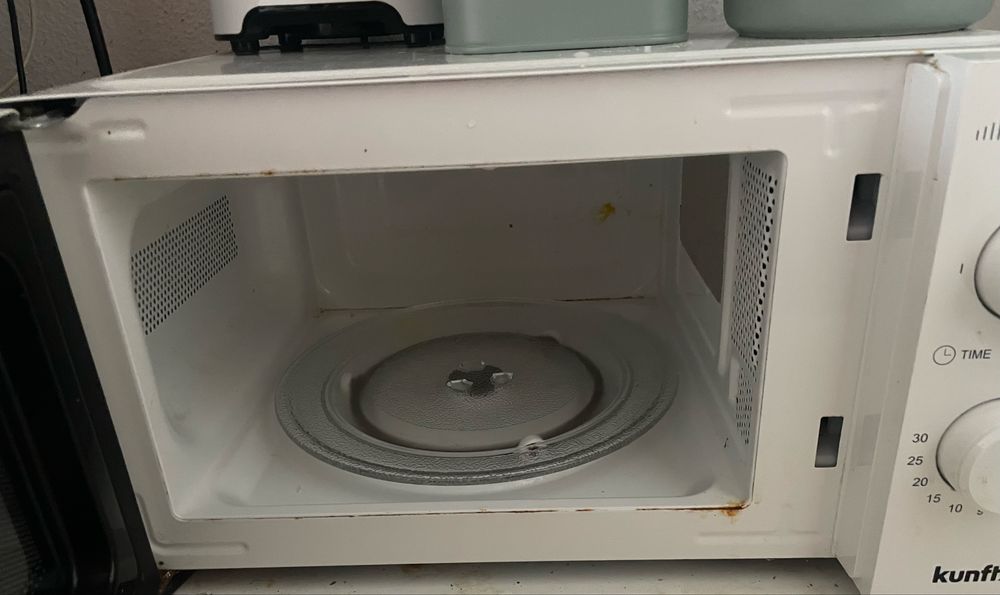 Microondas Branco em Ótimo Estado
