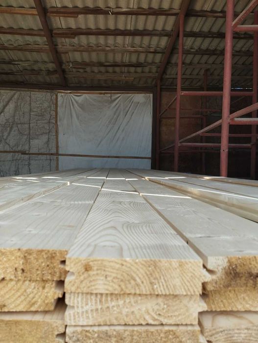 Дерев'яна дошка на підлогу із пазами, замками і термо швом