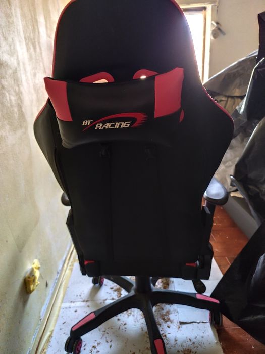 Cadeira gamer preta e rosa