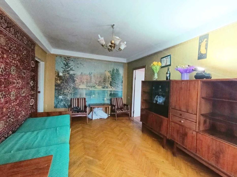 Жуля Верна вул. 13, 2 кімнати в 3-х кімнатній квартирі.