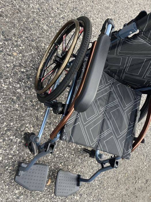 Wózek inwalidzki ręczny, lekki składany, jak nowy