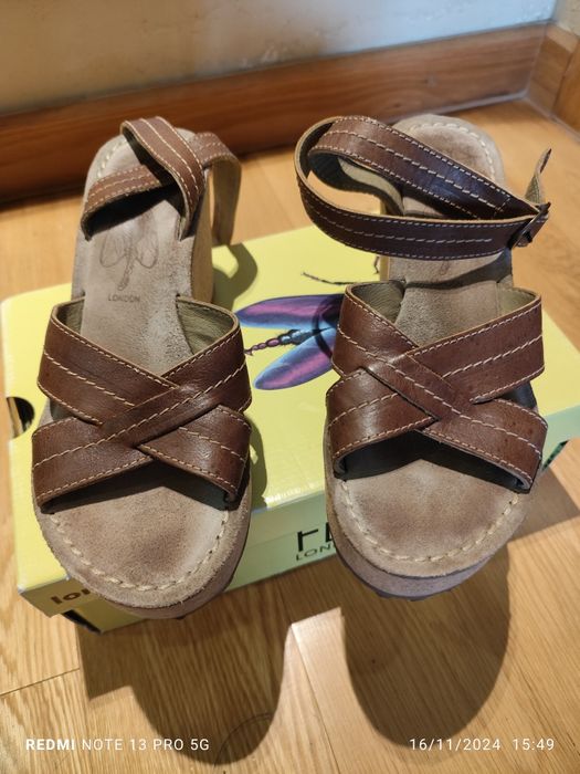 Sandálias Fly London