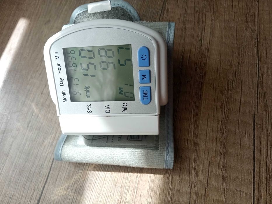 Тонометр цифровий на зап'ясті /Automatic Blood Pressure /