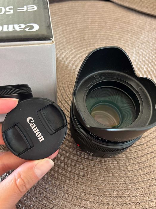 Canon EOS 77D + 50mm f/1.8 STM + dodatki. Zadbany, gotowy do pracy!