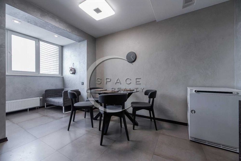 Оренда 3-кімнатної квартири 100 м2 з інвертором на 10кВт - Науки 55а