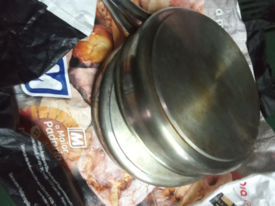 Duas frigideira em inox. Impecáveis!