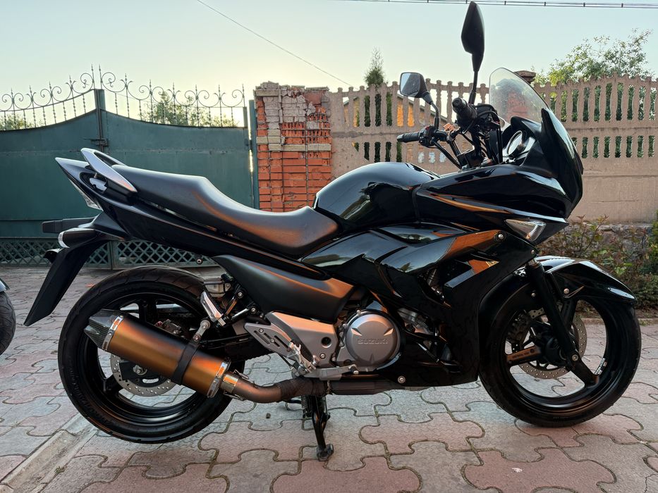 Мотоцикл Suzuki GSR250 розмитнений