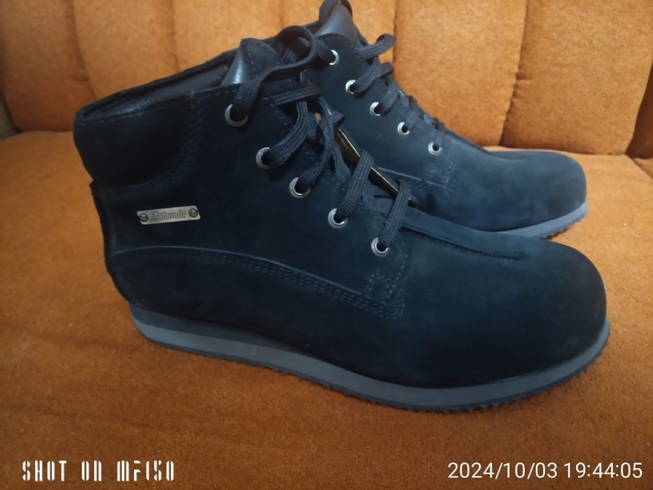 Кросівки розмір 44