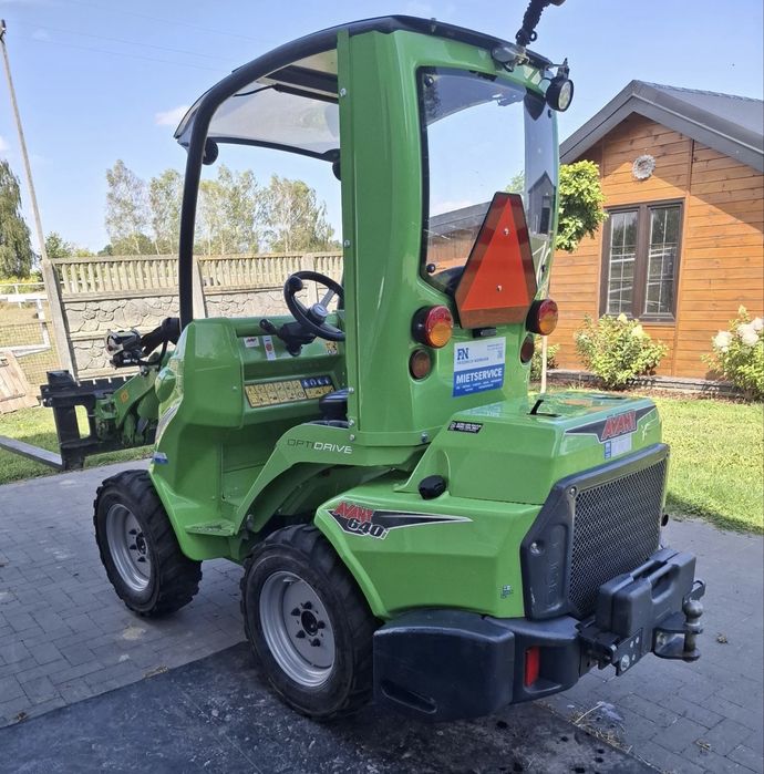 Ładowarka miniładowarka Avant 640 650 635