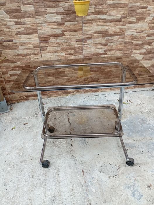 Mesa de apoio/carrinho de chá vintage anos 70 vidros fumados e crimados