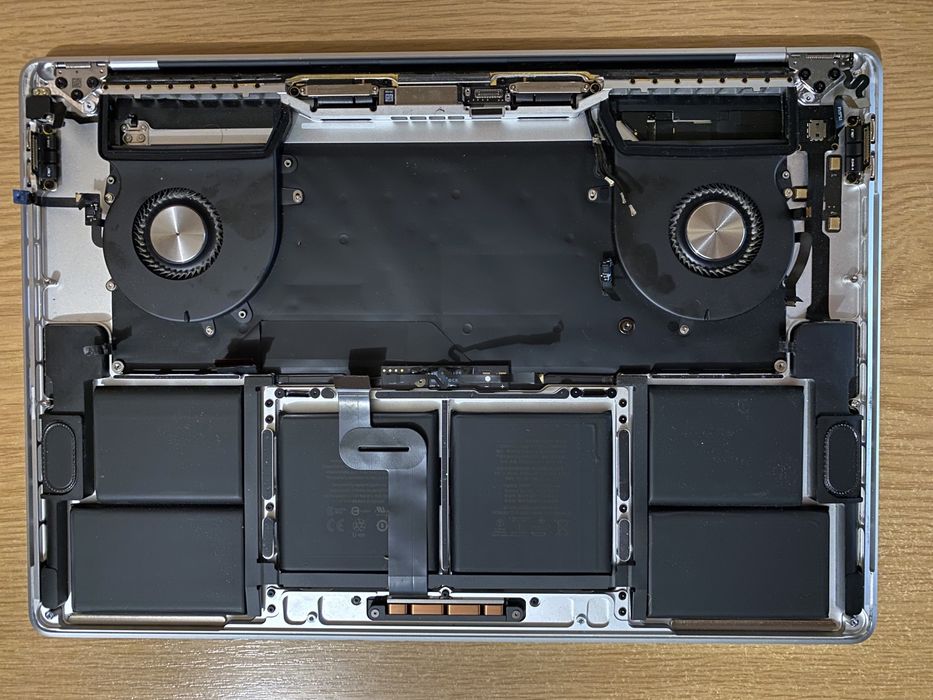 Топкейс macbook pro 15 A1707 Silver + батарея