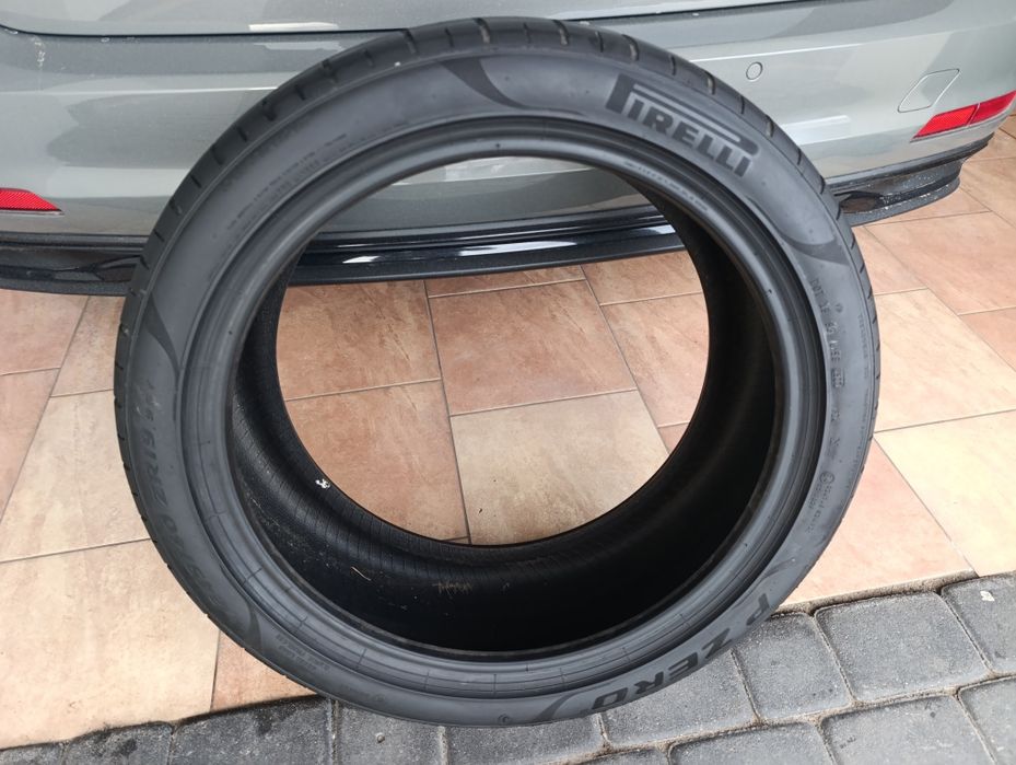 Pirelli P Zero 245/40/19 letnia