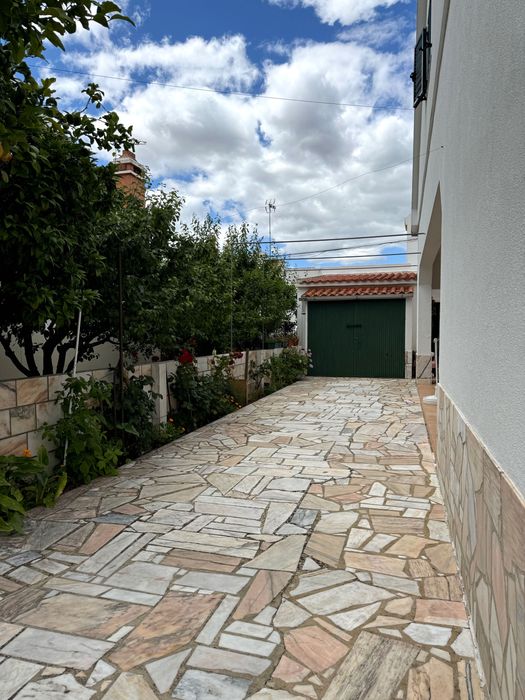 moradia independente em estremoz