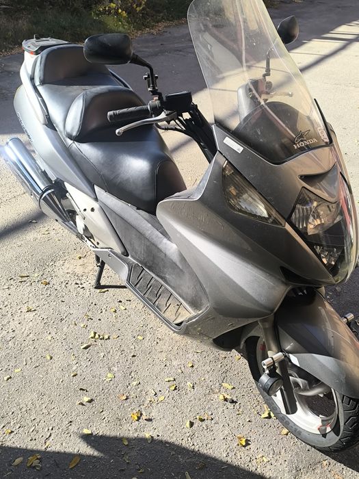 Продам максі-скутер Honda Silver Wing 600