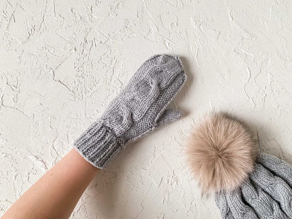 Теплі жіночі зимові шапки, вʼязана шапка з рукавицями, ручна робота