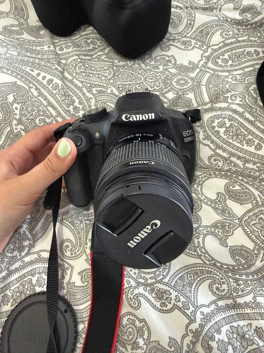 Máquina Fotográfica Reflex (DSLR) Canon EOS 1200D + EF-S 18-55mm f/3.5-5.6 DC III